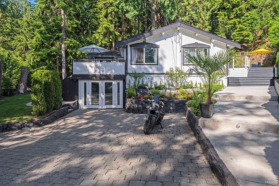 3870 Emerald Drive North Vancouver, BC - 2