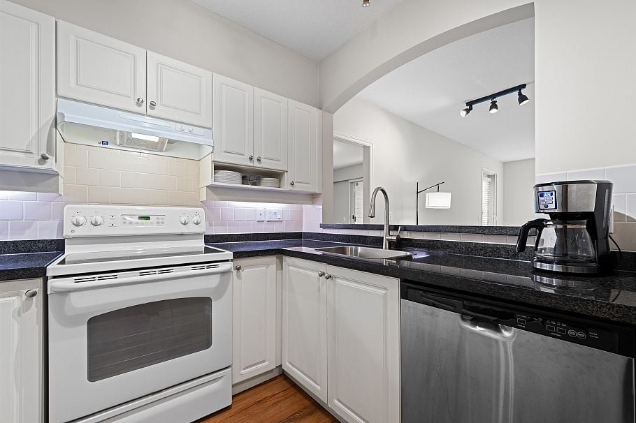 208 3608 Deercrest Drive North Vancouver, BC - 5