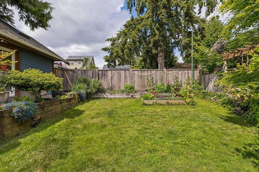 534 E 7th Street North Vancouver, BC - 32