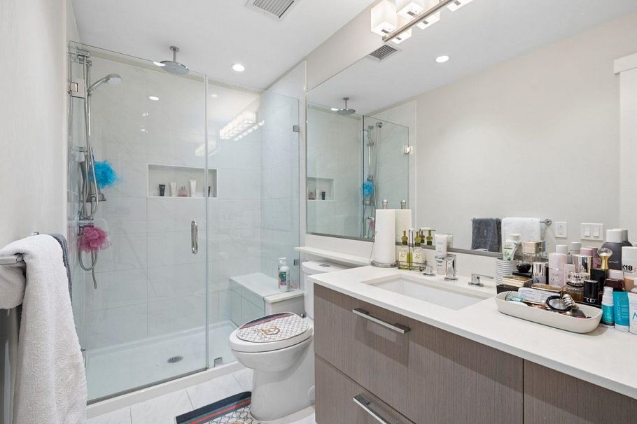213 2651 Library Lane North Vancouver, BC - 12