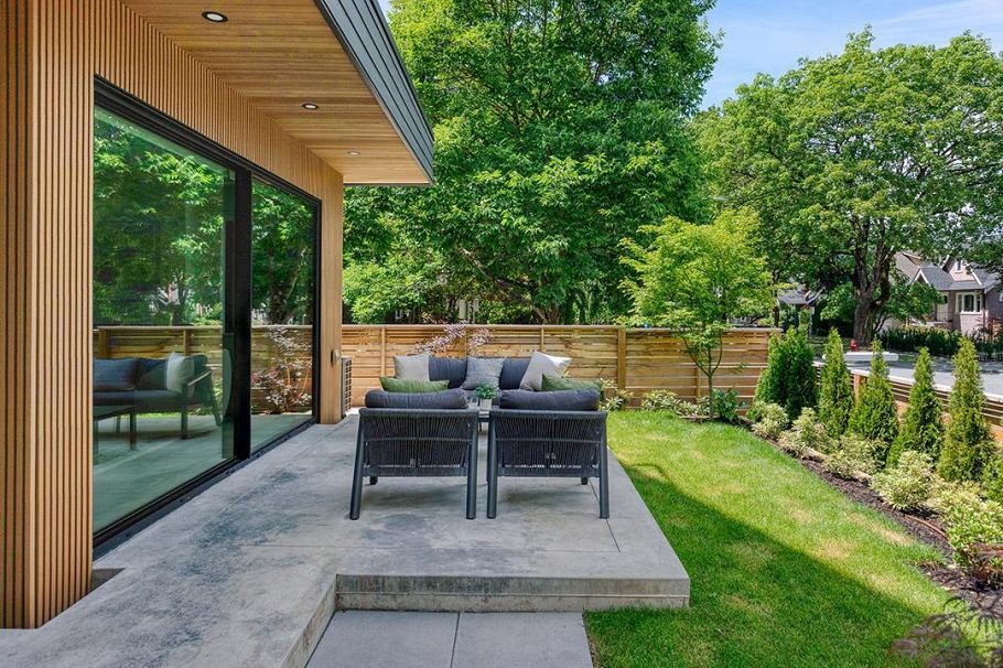 396 W 21st Avenue Vancouver, BC - 3