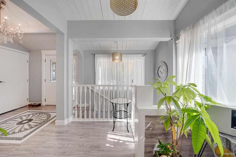 3870 Emerald Drive North Vancouver, BC - 4