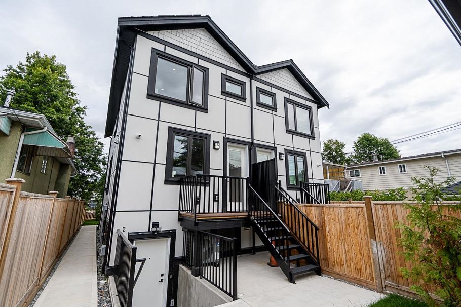 2826 Cheyenne Avenue Vancouver, BC - 28