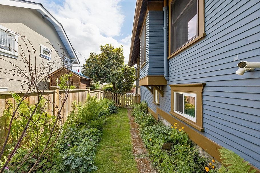 534 E 7th Street North Vancouver, BC - 38
