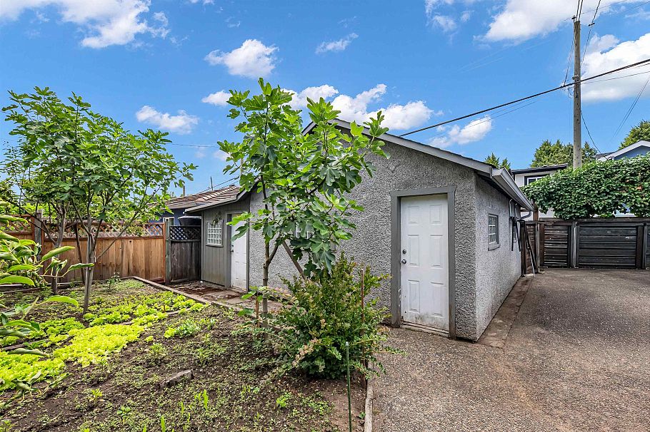 2474 East 5th Avenue Vancouver, BC - 7