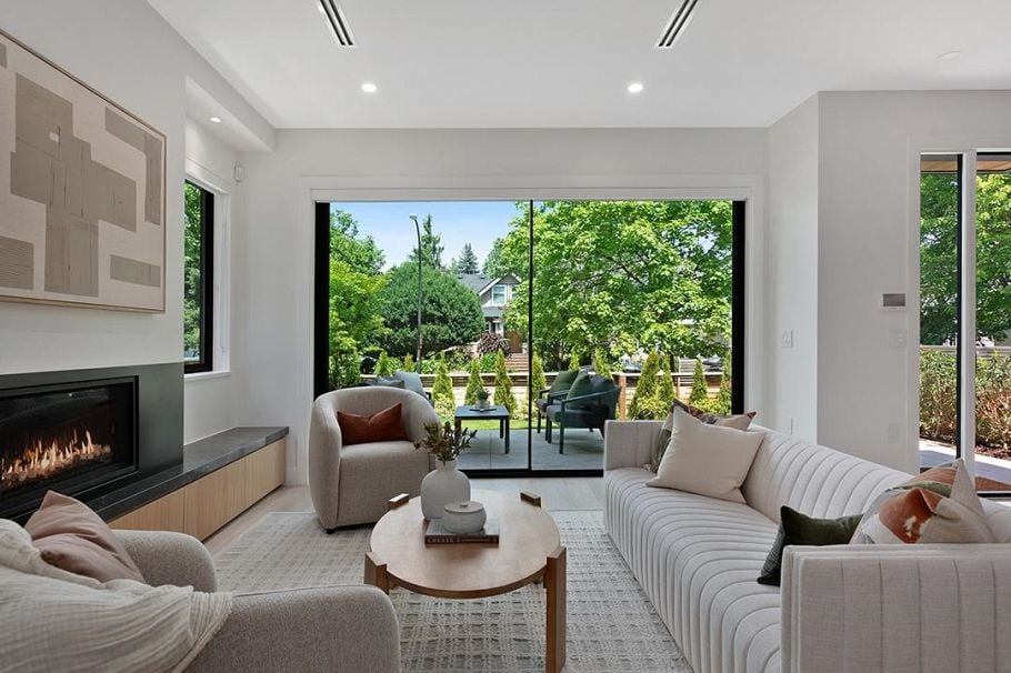 396 W 21st Avenue Vancouver, BC - 5