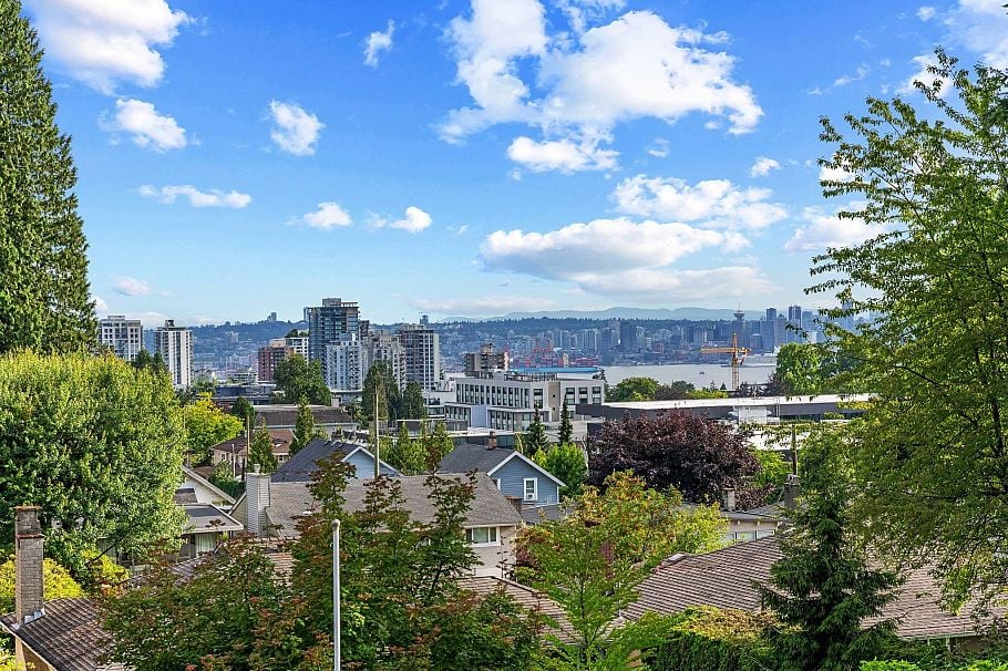 231 E 27 Street North Vancouver, BC - 22