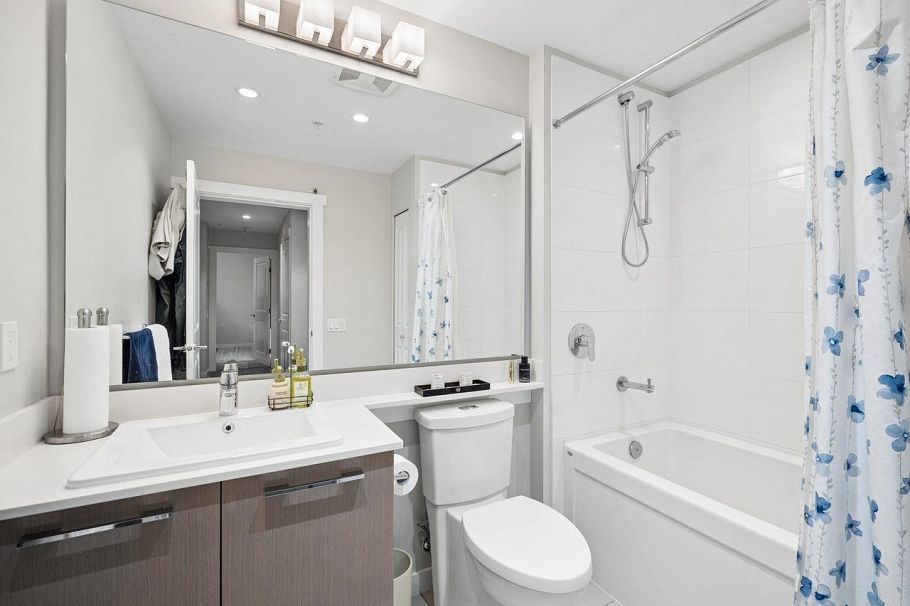 213 2651 Library Lane North Vancouver, BC - 9