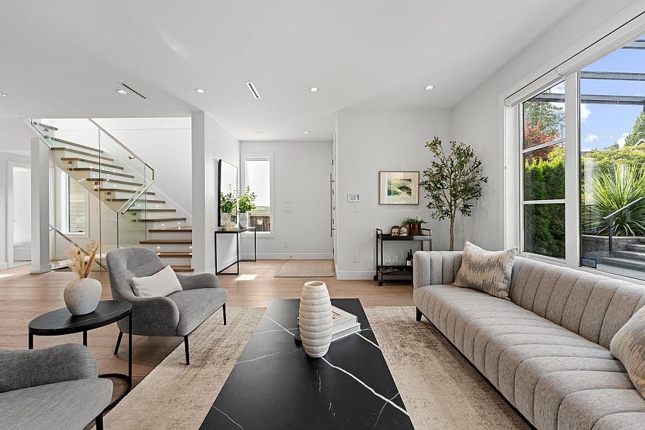 231 E 27 Street North Vancouver, BC - 6