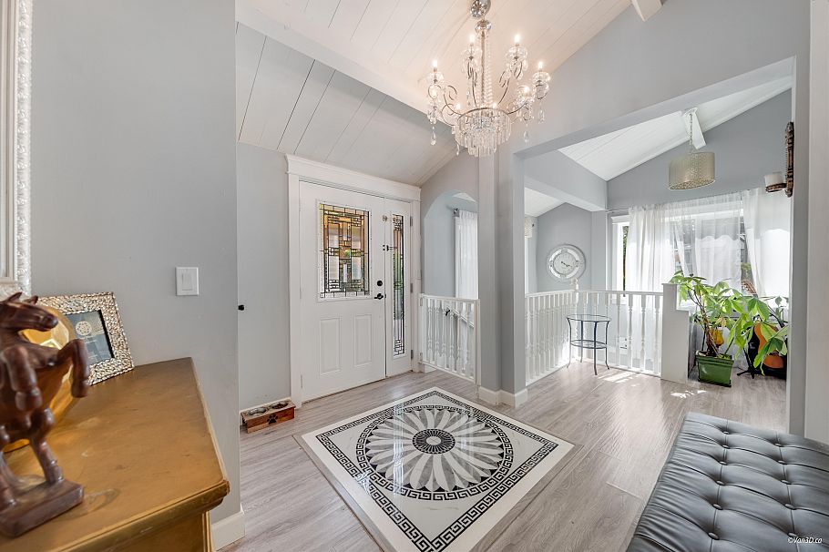 3870 Emerald Drive North Vancouver, BC - 3
