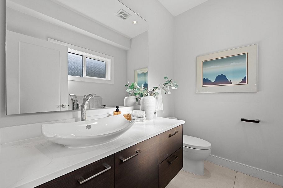 231 E 27 Street North Vancouver, BC - 25