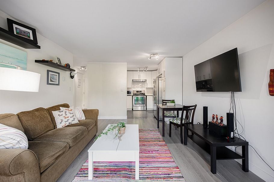 215 251 W 4th Street North Vancouver, BC - 9