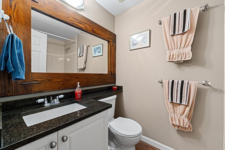 208 3608 Deercrest Drive North Vancouver, BC - 16