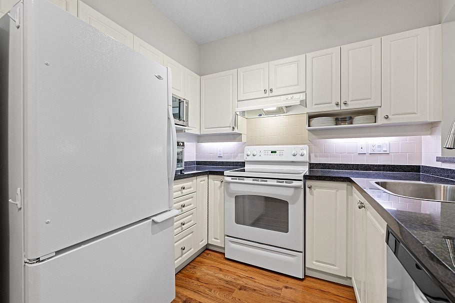 208 3608 Deercrest Drive North Vancouver, BC - 6