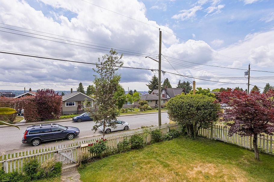 534 E 7th Street North Vancouver, BC - 39