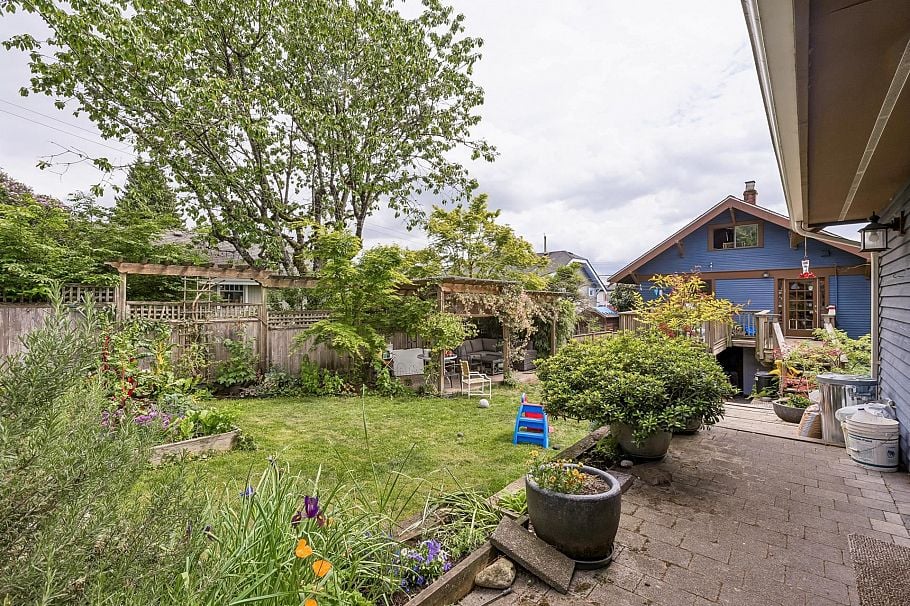 534 E 7th Street North Vancouver, BC - 34