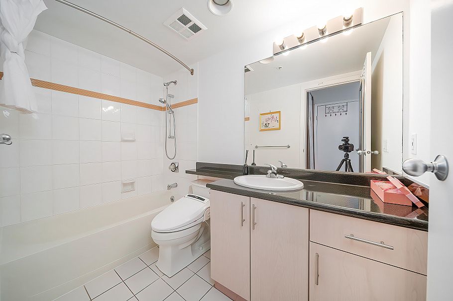 2303 1188 Howe Street Vancouver, BC - 16