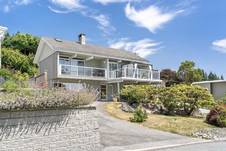 442 Monteray Avenue North Vancouver, BC - 1