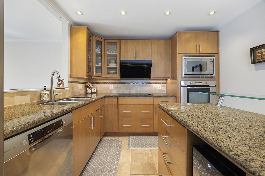 3608 W 7th Avenue Vancouver, BC - 17
