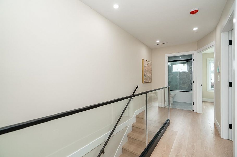 2826 Cheyenne Avenue Vancouver, BC - 4