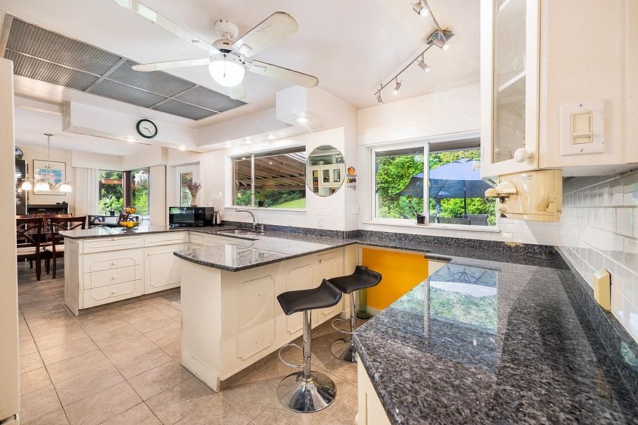 4535 Mountain Highway North Vancouver, BC - 10