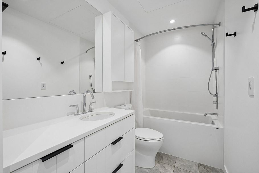 211 90 King Edward Avenue Vancouver, BC - 6