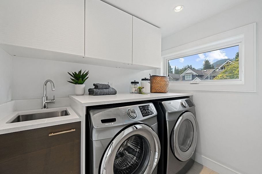 231 E 27 Street North Vancouver, BC - 34