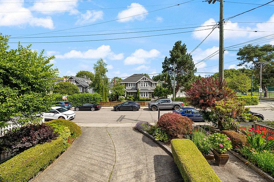 3608 W 7th Avenue Vancouver, BC - 10