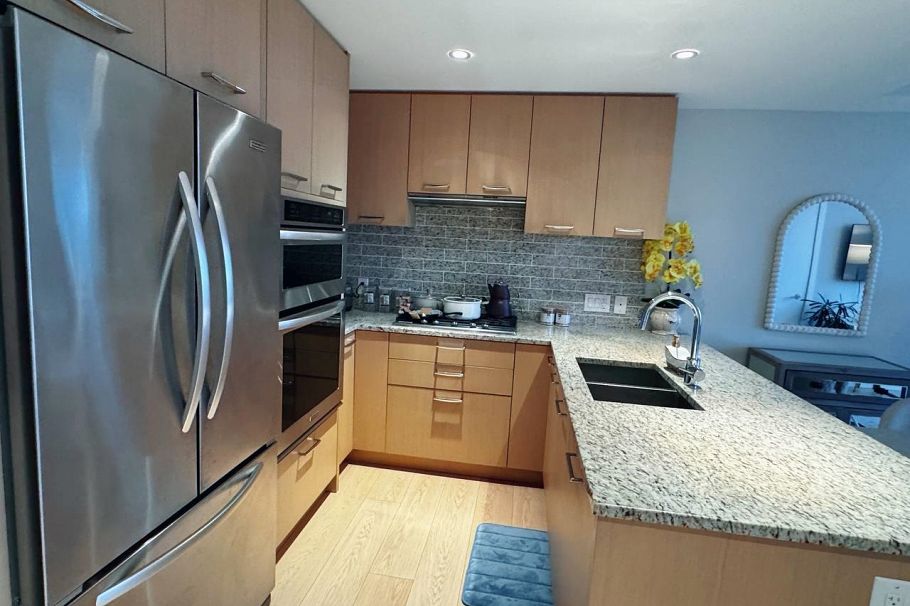 1602 150 W 15th Street North Vancouver, BC - 15