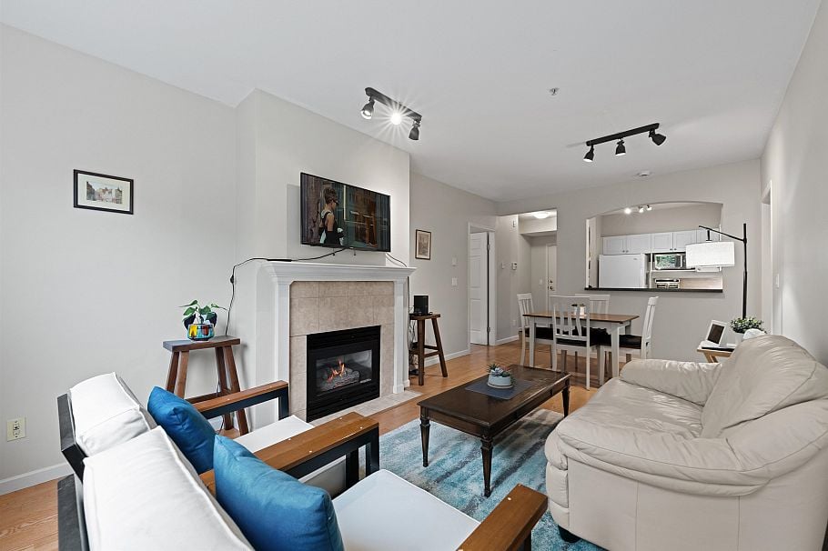 208 3608 Deercrest Drive North Vancouver, BC - 14