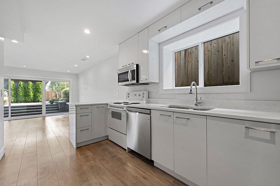 231 E 27 Street North Vancouver, BC - 35