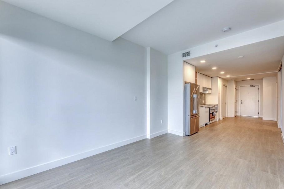 557 422 E 3rd Street North Vancouver, BC - 11