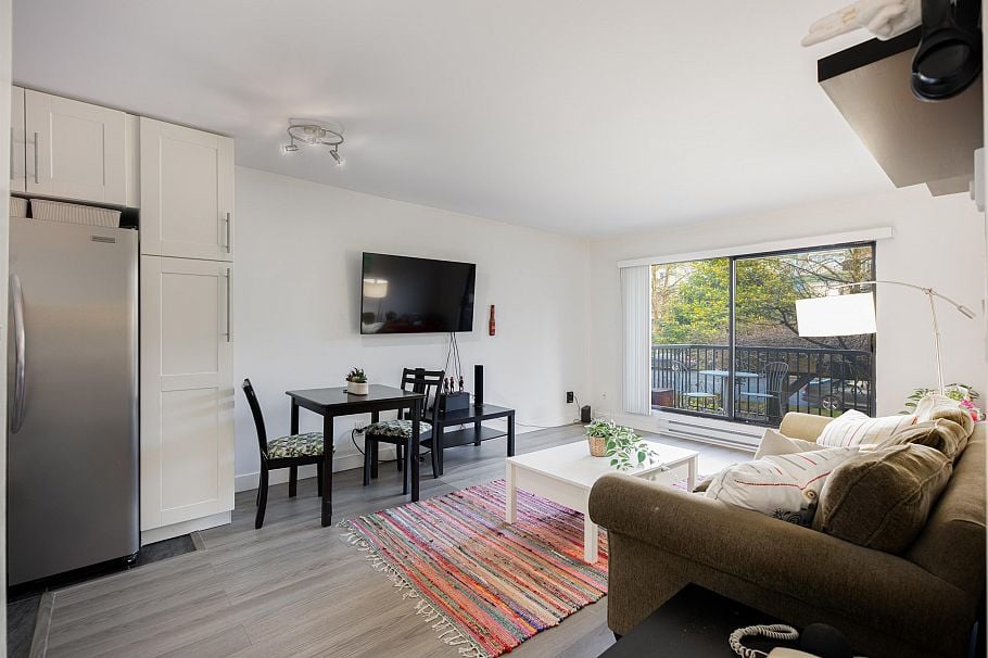 215 251 W 4th Street North Vancouver, BC - 4
