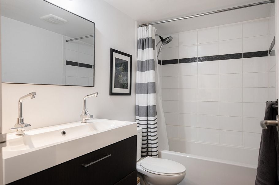 215 251 W 4th Street North Vancouver, BC - 15