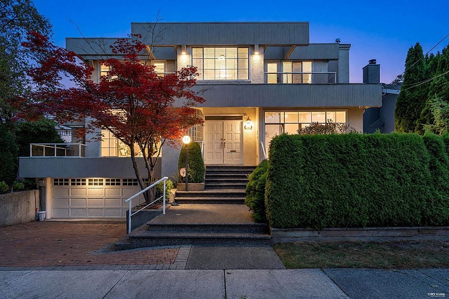 3549 W 40th Avenue Vancouver, BC - 1