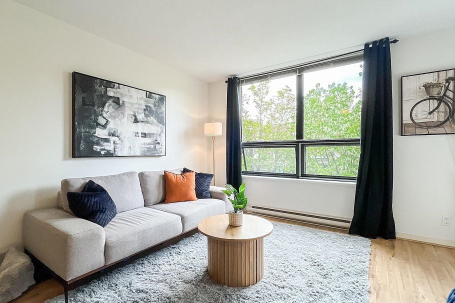 305 3638 Vanness Avenue Vancouver, BC - 2