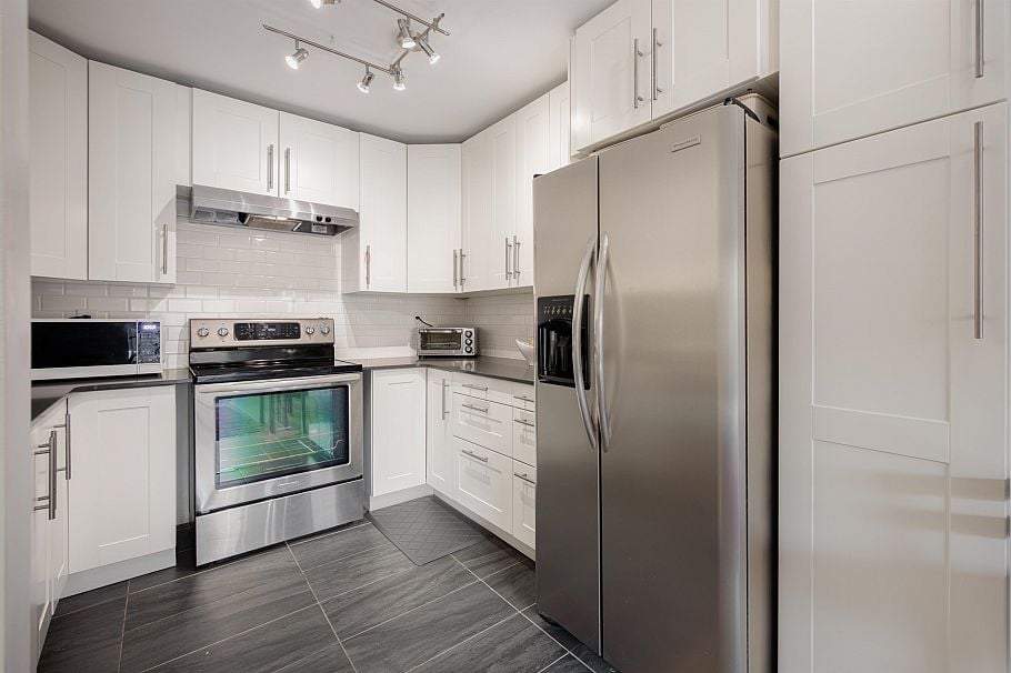 215 251 W 4th Street North Vancouver, BC - 11