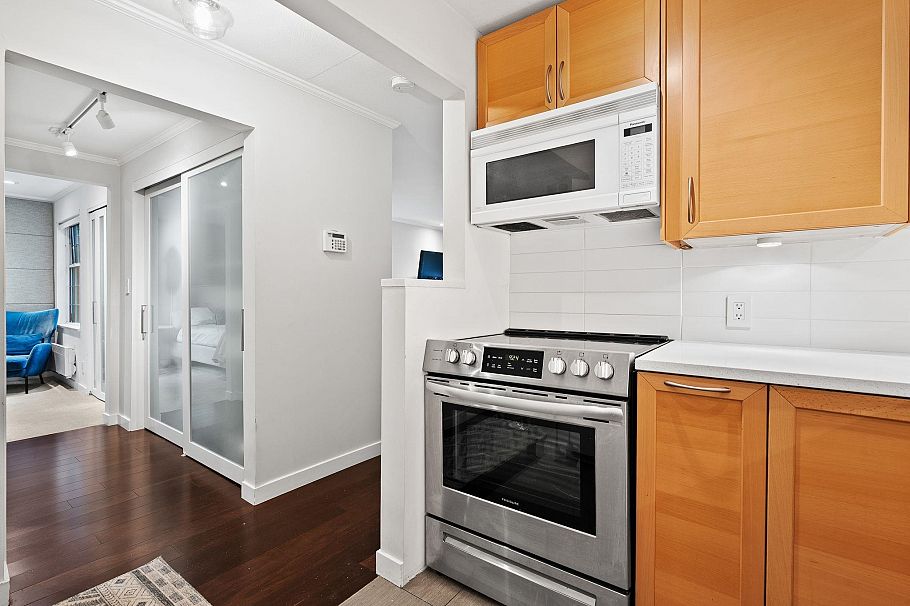 104 925 W 15th Avenue Vancouver, BC - 12