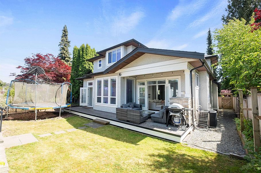 738 E 13th Street North Vancouver, BC - 21
