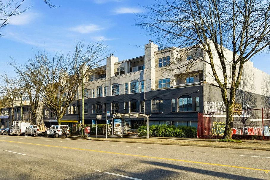 305 2928 Commercial Drive Vancouver, BC - 29
