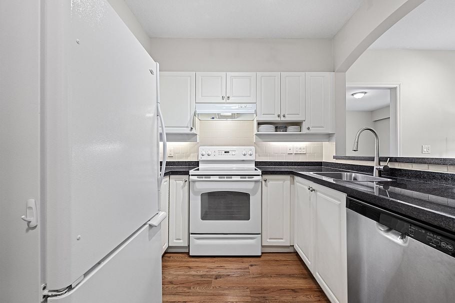 208 3608 Deercrest Drive North Vancouver, BC - 3
