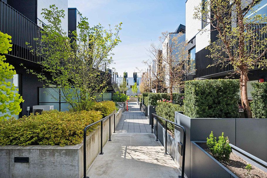 211 90 King Edward Avenue Vancouver, BC - 10