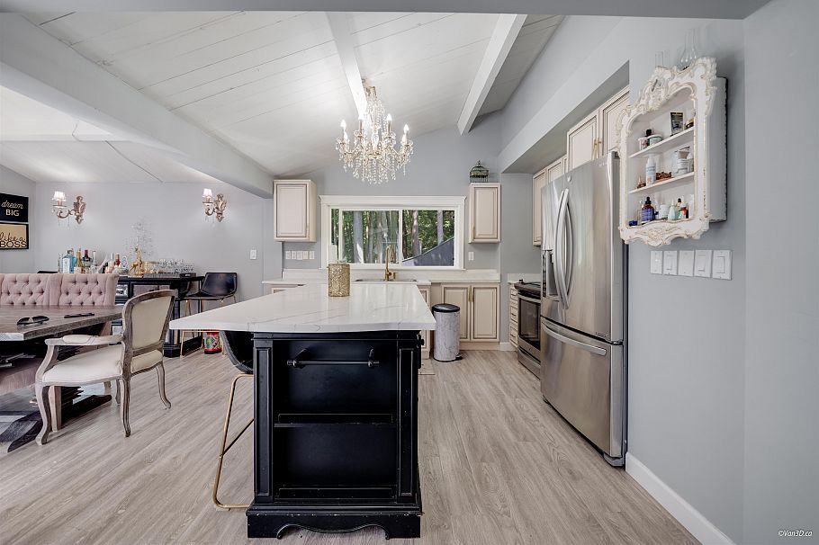 3870 Emerald Drive North Vancouver, BC - 12