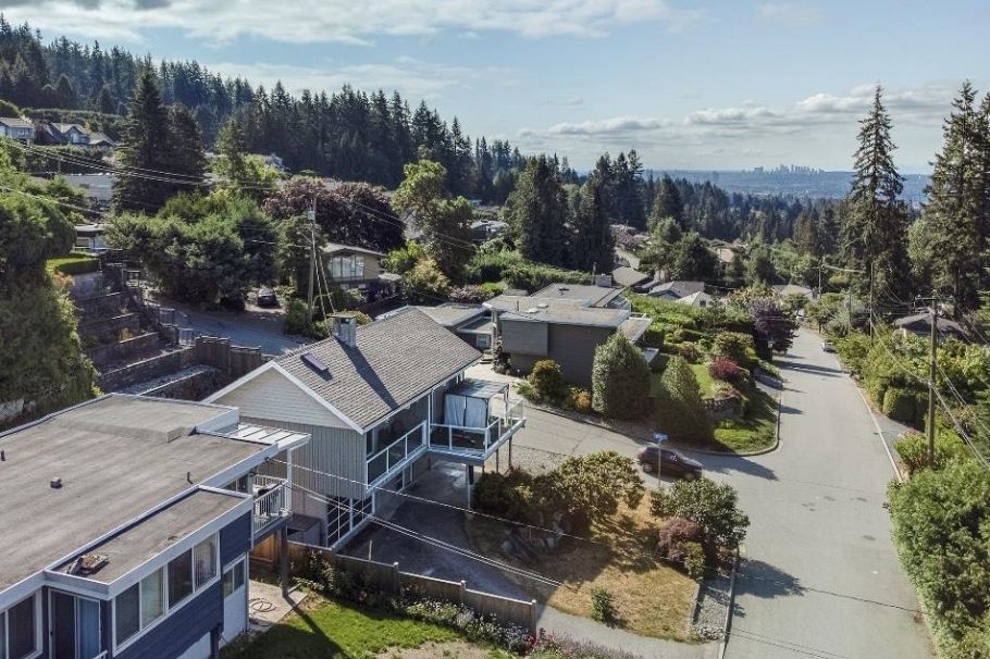 442 Monteray Avenue North Vancouver, BC - 2