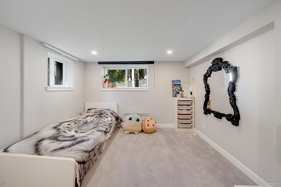 3870 Emerald Drive North Vancouver, BC - 34