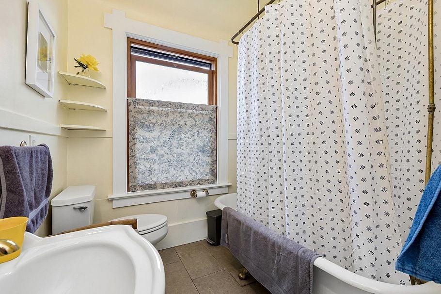 534 E 7th Street North Vancouver, BC - 16