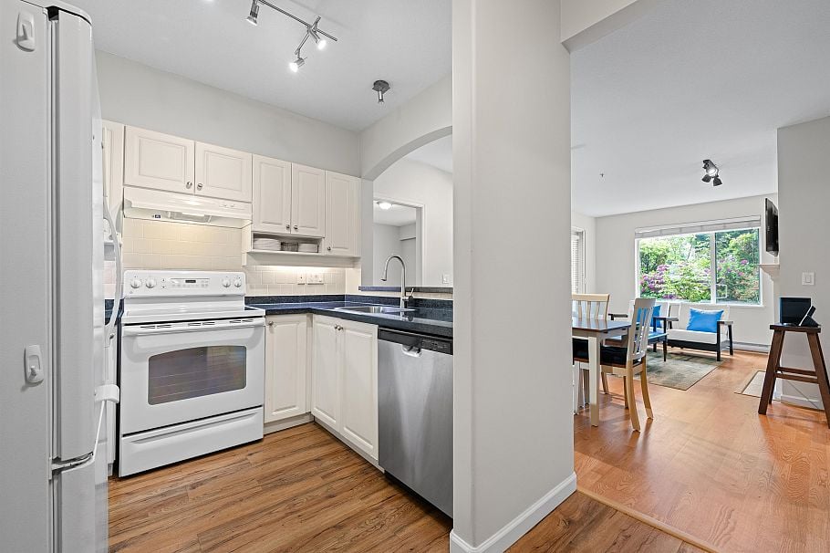 208 3608 Deercrest Drive North Vancouver, BC - 10