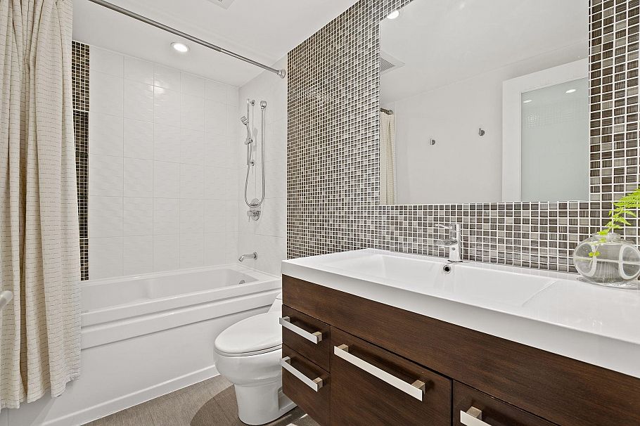 104 925 W 15th Avenue Vancouver, BC - 17