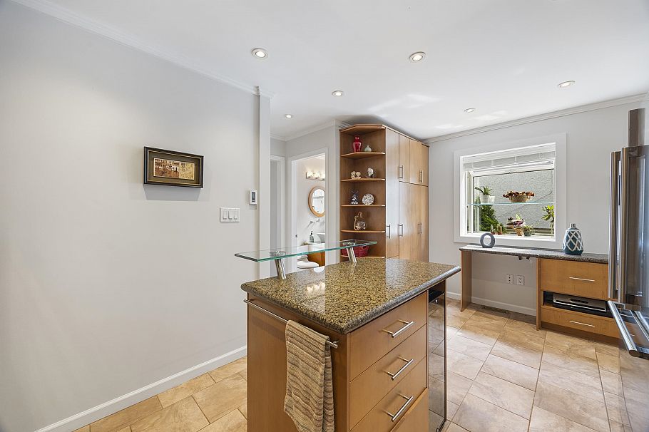 3608 W 7th Avenue Vancouver, BC - 14