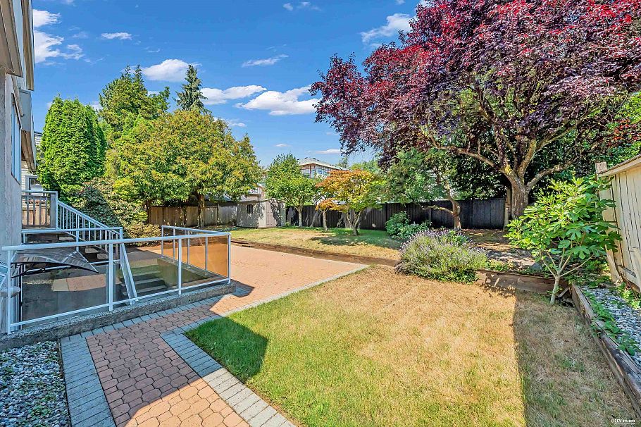 3549 W 40th Avenue Vancouver, BC - 40